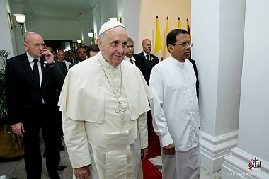 mithri with pope francis1